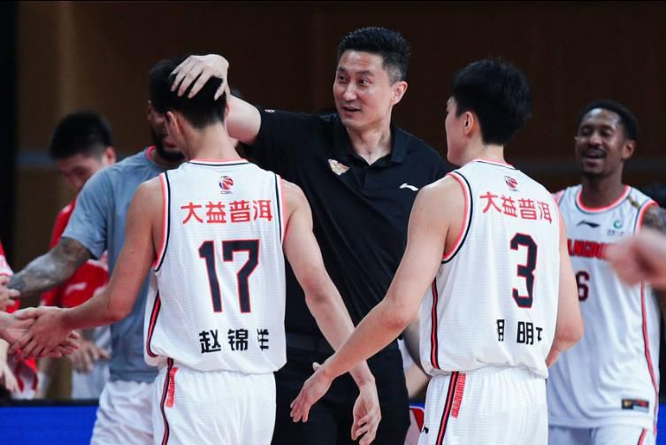 主演黎明、刘亦菲、冯绍峰、陈小春、安志杰等也第一时间通过网络表达喜悦兴奋之情。